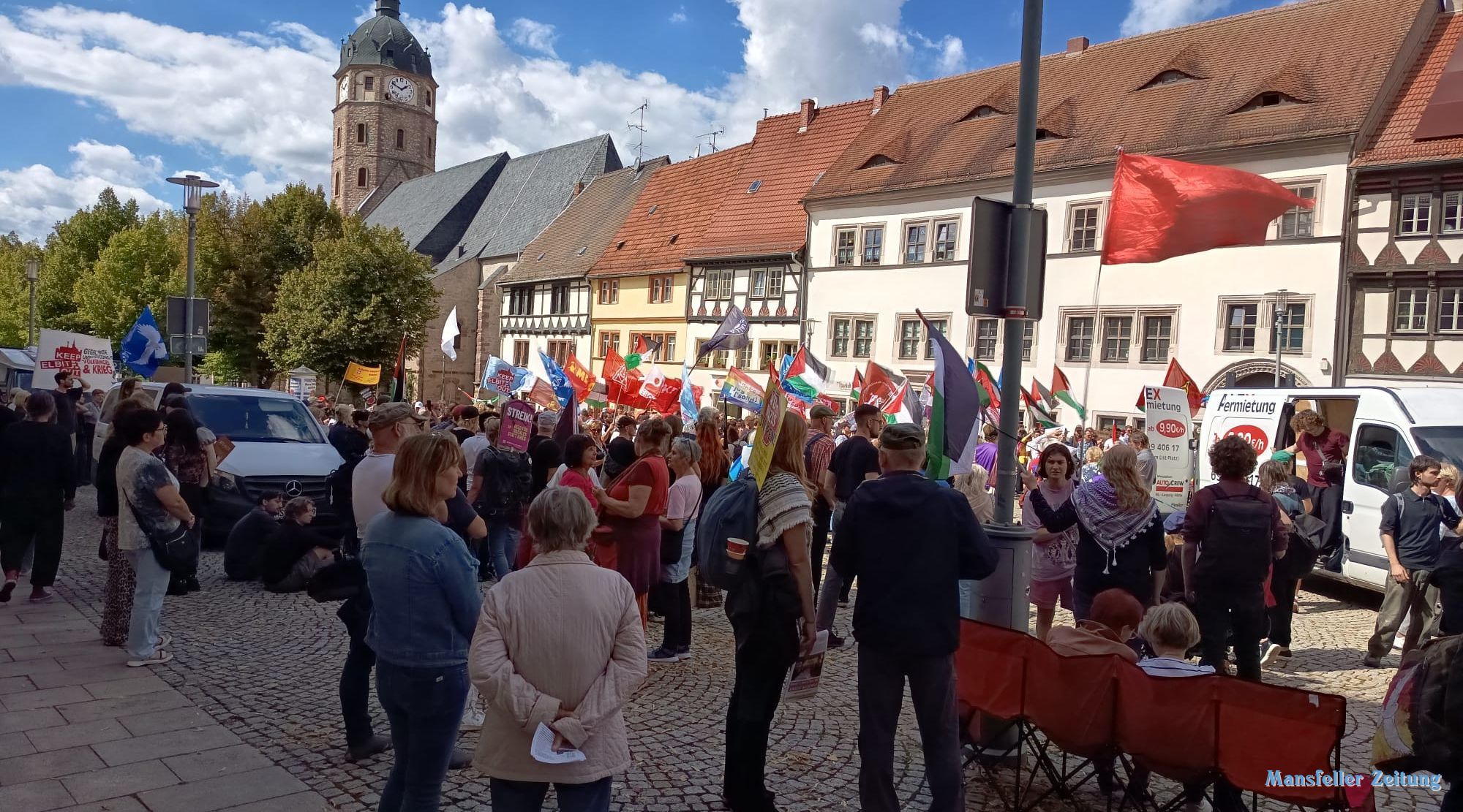550 Menschen sagen Nein zur Waffenfabrik: Sangerhausen geht auf die Straße