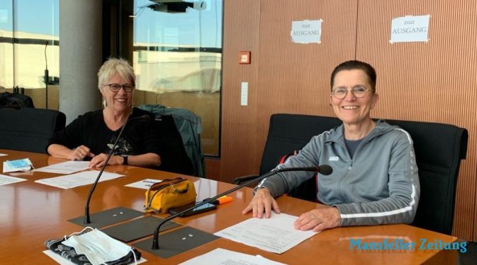 Dr. Birke Bull Bischoff und Dr. Petra Sitte in der heutigen Fraktionssitzung
