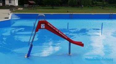 Neue Kinderrutsche im Nichtschwimmerbereich